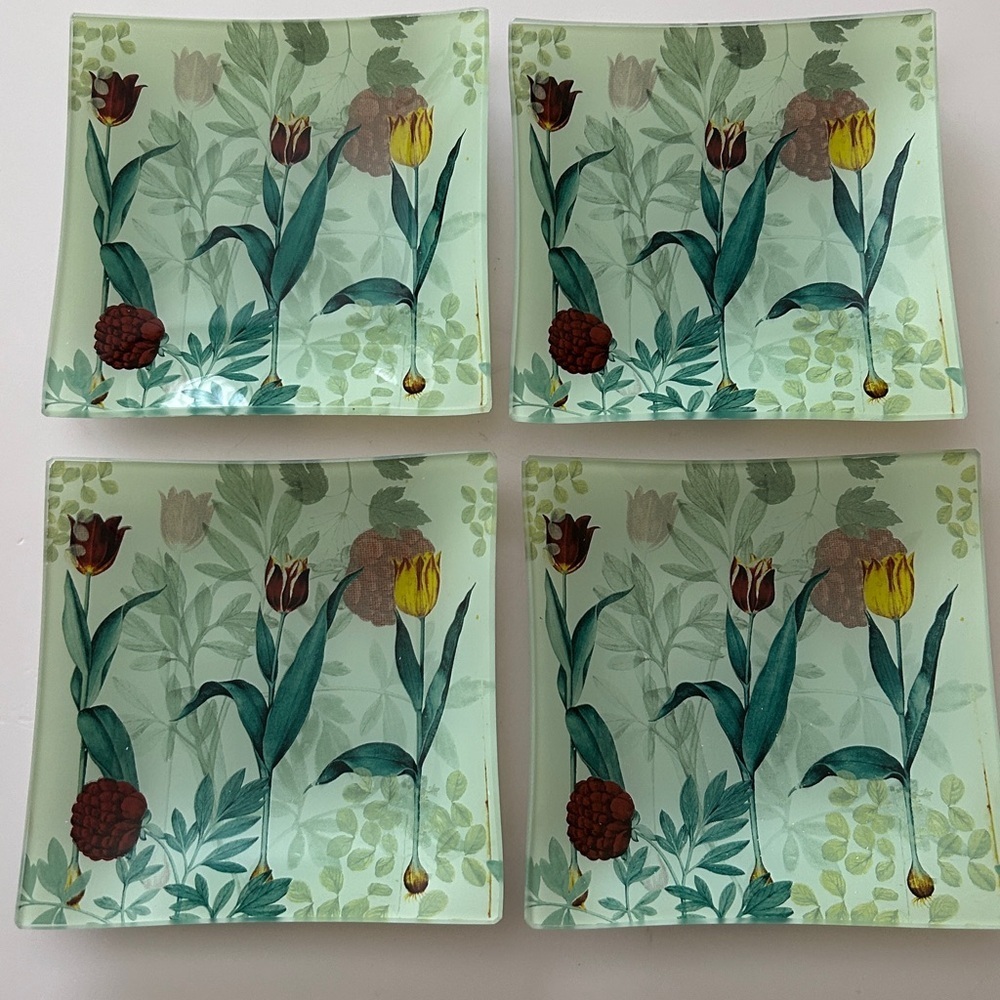 Floral Glass Plate Set 4 piece. Brand new in box